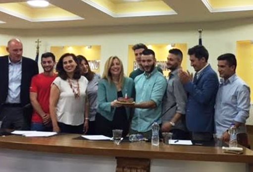 Η τούρτα - έκπληξη στην Φώφη για τον έναν χρόνο της στο τιμόνι του ΠΑΣΟΚ (Photos) - Media