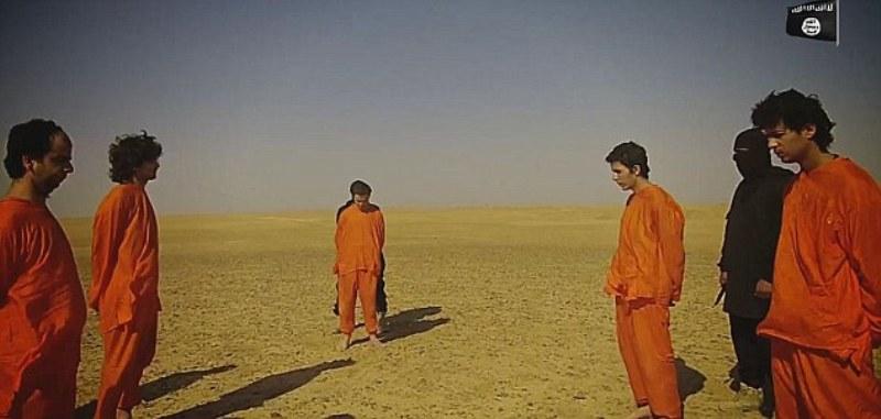 Νέα φρίκη από τον ISIS: Σημαδεύουν αιχμάλωτους με σπρέι πριν τους εκτελέσουν (Photos - Video) - Media