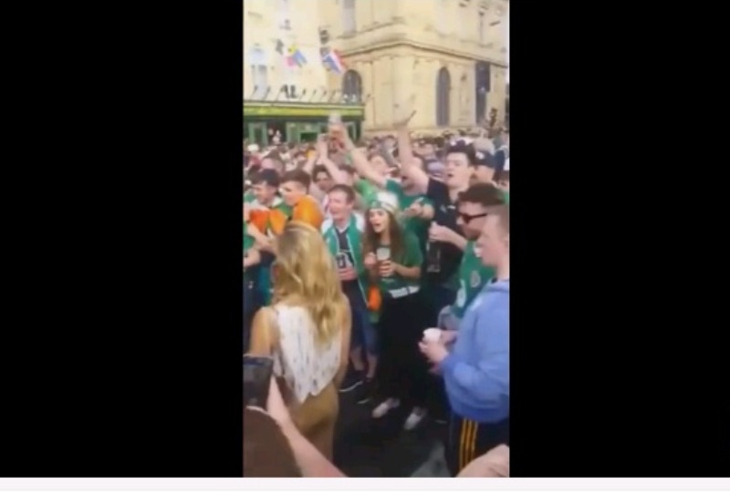 Το νέο viral βίντεο από το Euro: Δεκάδες οπαδοί κάνουν καντάδα σε κοπέλα - Media