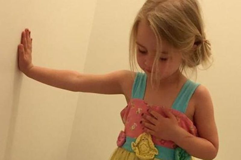 Της φάνηκε αστείο αυτό που έκανε η κόρη της - Η εξήγηση της μικρής την άφησε με το στόμα ανοιχτό (Photo) - Media