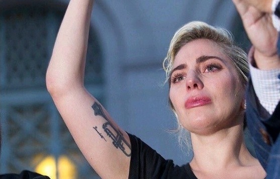 Έβαλε τα κλάματα η Lady Gaga για τα θύματα του Ορλάντο (Photo - Video) - Media