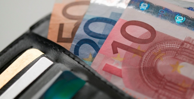 Και νέα μείωση 0,5% στους μισθούς υπέρ της επικουρικής από την 1η Ιουλίου - Media