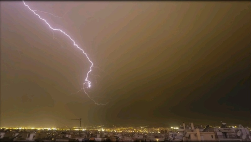 Το μπουρίνι που σάρωσε την Αθήνα σε time lapse (Video) - Media