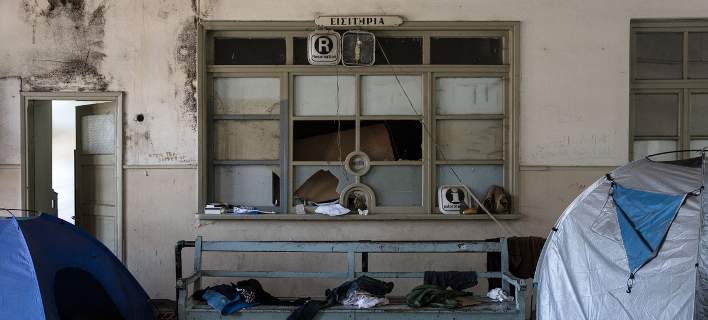 Σύρος πρόσφυγας βρήκε και παρέδωσε 150.000 ευρώ - Media