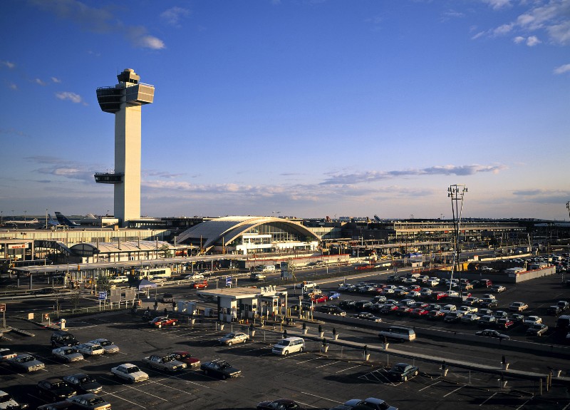 Εκκενώθηκε το αεροδρόμιο της Νέας Υόρκης μετά από πληροφορίες για πυροβολισμούς (Videos) - Media