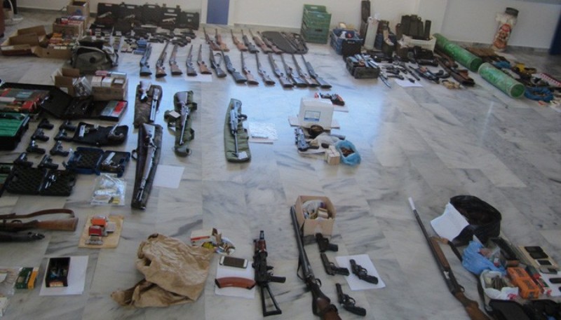 Πολυμελές κύκλωμα εμπορίας όπλων με εμπλοκή Ειδικών Φρουρών και Αρχιφύλακα εξάρθρωσε η αστυνομία - Media