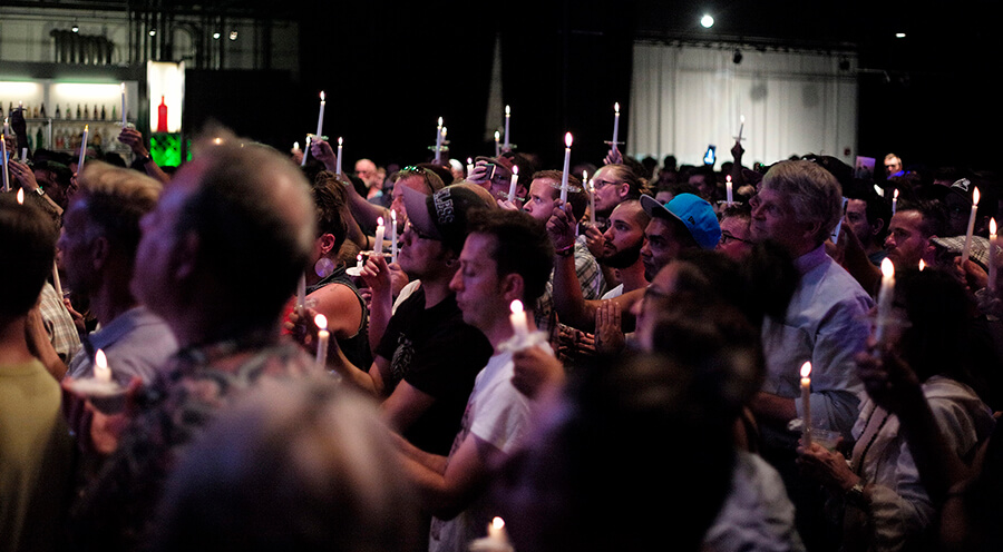 Μια αγρυπνία για τα θύματα του κλαμπ Pulse στο Ορλάντο - Media
