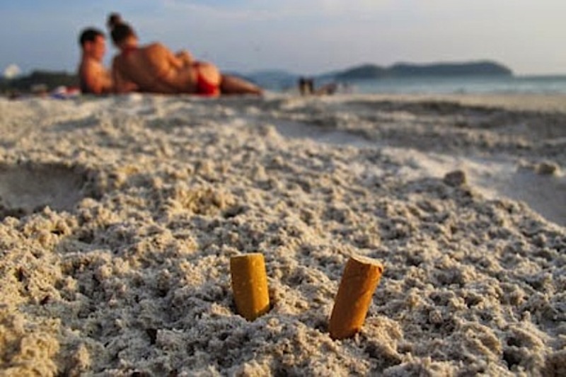 Τοξική βόμβα οι 3.500 τόνοι αποτσίγαρα που σβήνουμε και αφήνουμε στις παραλίες - Media