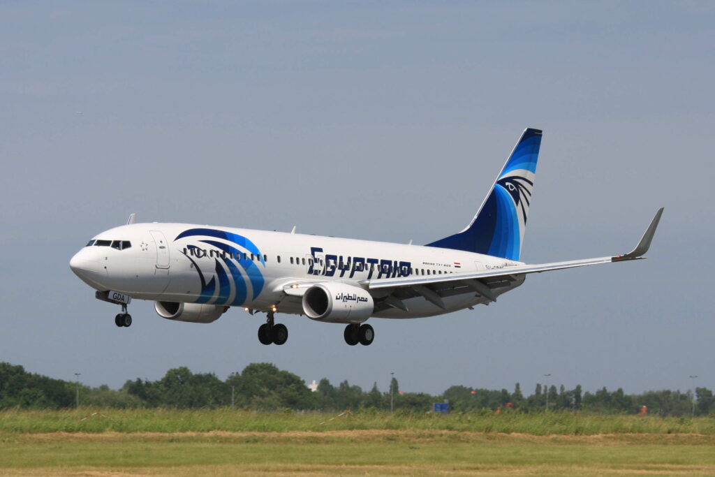 Αναγκαστική προσγείωση αεροπλάνου της EgyptAir μετά από απειλή για βόμβα - Media