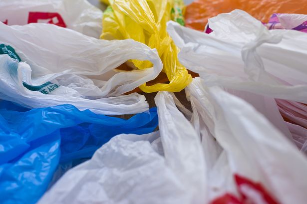 Φάμελλος: Στα 10,8 εκατ. ευρώ τα έσοδα από το τέλος στις πλαστικές σακούλες - Media