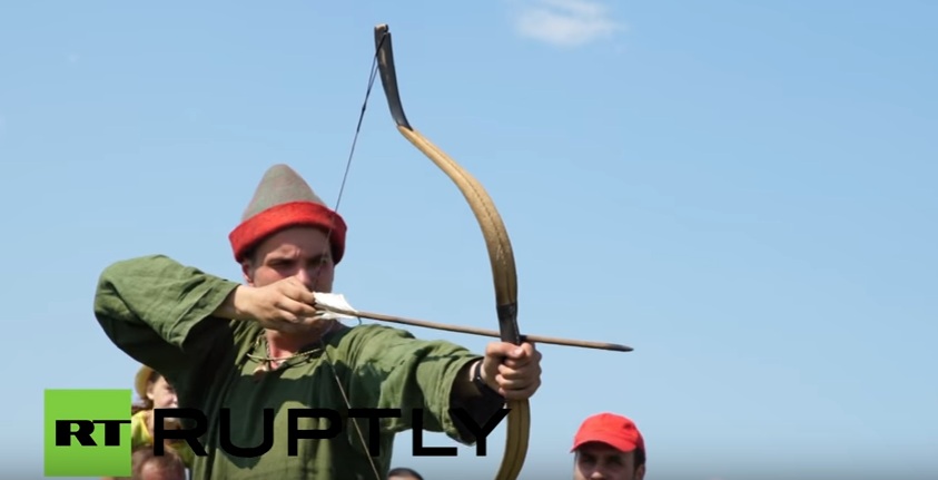 Ντύθηκαν «Ρομπέν των Δασών» για να κυνηγήσουν… drones! (Video) - Media