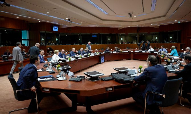 Σύνοδος Κορυφής: Μετωπική σύγκρουση για τη Βρετανία, χωρίς τη Βρετανία   - Media