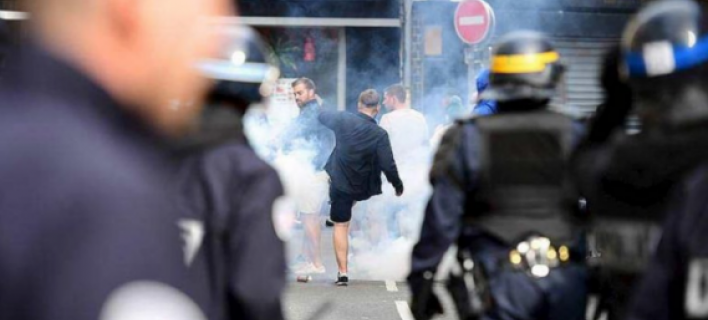 Σκλήρυνε στάση η γαλλική αστυνομία στα επεισόδια του Euro - Σπρέι πιπεριού και χημικά στην Λιλ (Video)  - Media