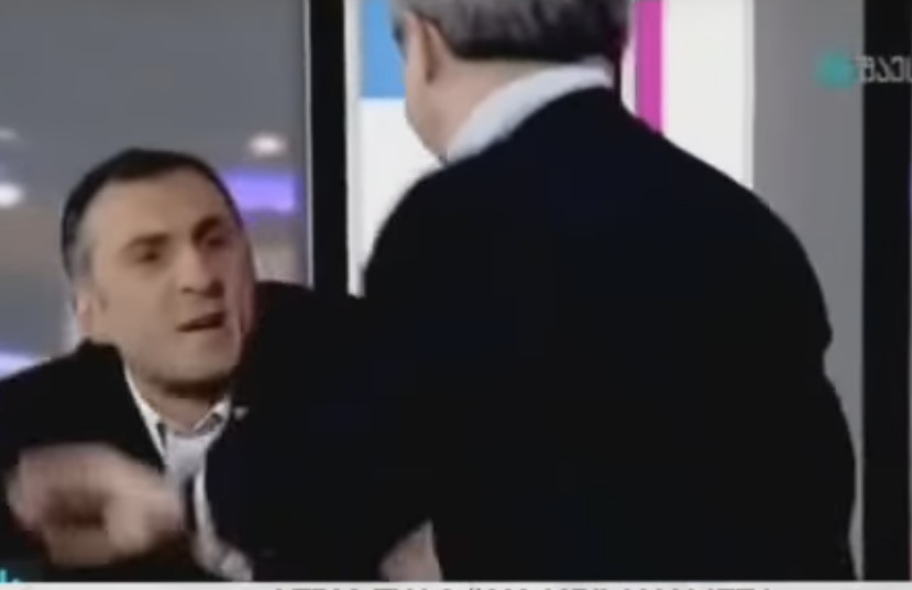 Μετέτρεψαν σε ρινγκ τηλεοπτικό studio (Video) - Media