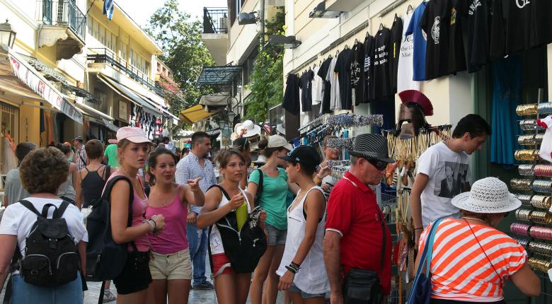 ΓΣΕΕ: Στον τουρισμό εργάζεται ένας στους τρεις Έλληνες - Media