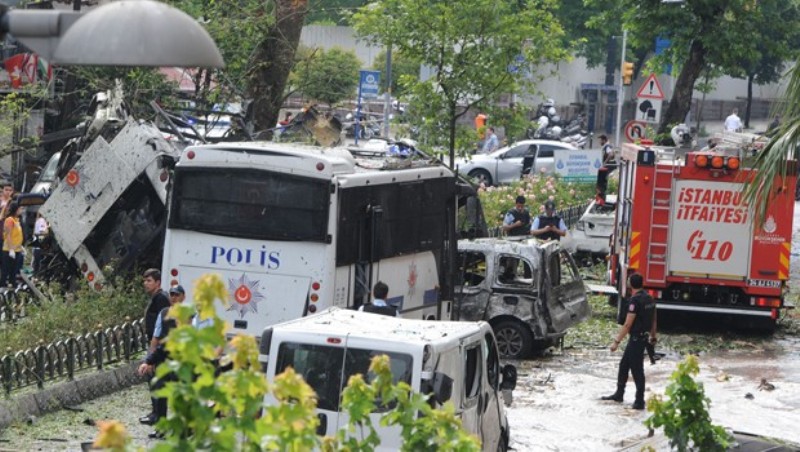 Τρόμος στην Κωνσταντινούπολη: Έκρηξη σε στάση λεωφορείου (Photos -Video) - Media