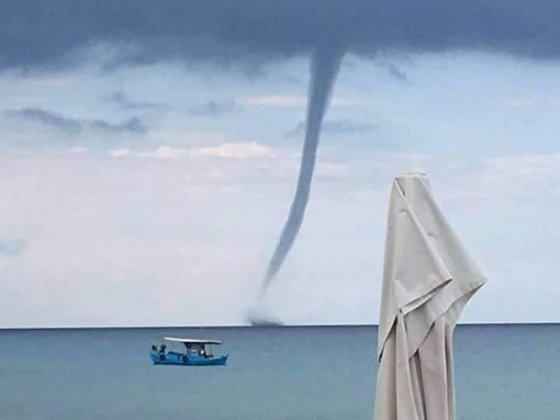 Εντυπωσιακοί υδροστρόβιλοι στη Χαλκιδική (Photos) - Media