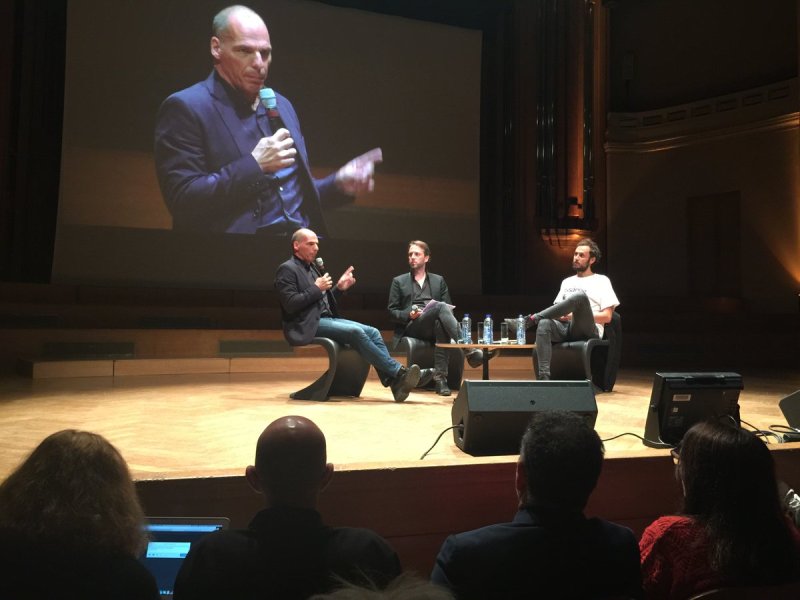 O Βαρουφάκης στις Βρυξέλλες για τον ...Ασάνζ- Θα γράψει βιβλίο για τις περσινές του εμπειρίες - Media