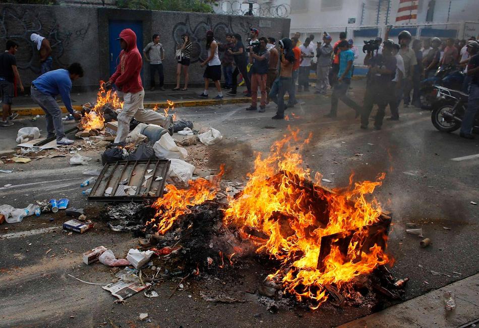 Οι ταραχές στην Βενεζουέλα απειλούν την πολιτική διευθέτηση της κρίσης - Κρίσιμες στιγμές για την χώρα       - Media
