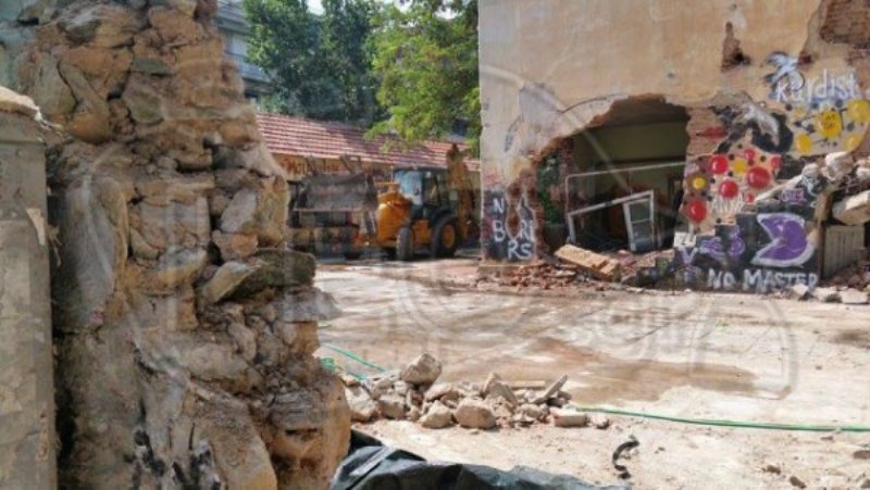 Θεσσαλονίκη: Έκαψαν τα γραφεία της εταιρείας που γκρέμισε το Ορφανοτροφείο  - Media