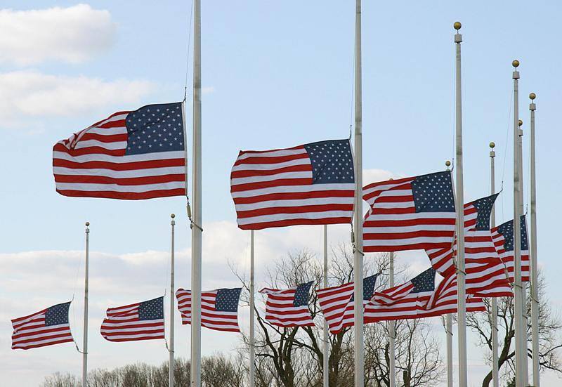 Μεσίστιες οι σημαίες για 5 μέρες στις ΗΠΑ λόγω Ντάλας - Media