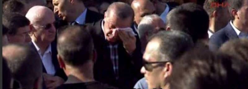 Τουρκία: Τα δάκρυα του Ερντογάν στην κηδεία θύματος των πραξικοπηματιών (Video - Photo) - Media