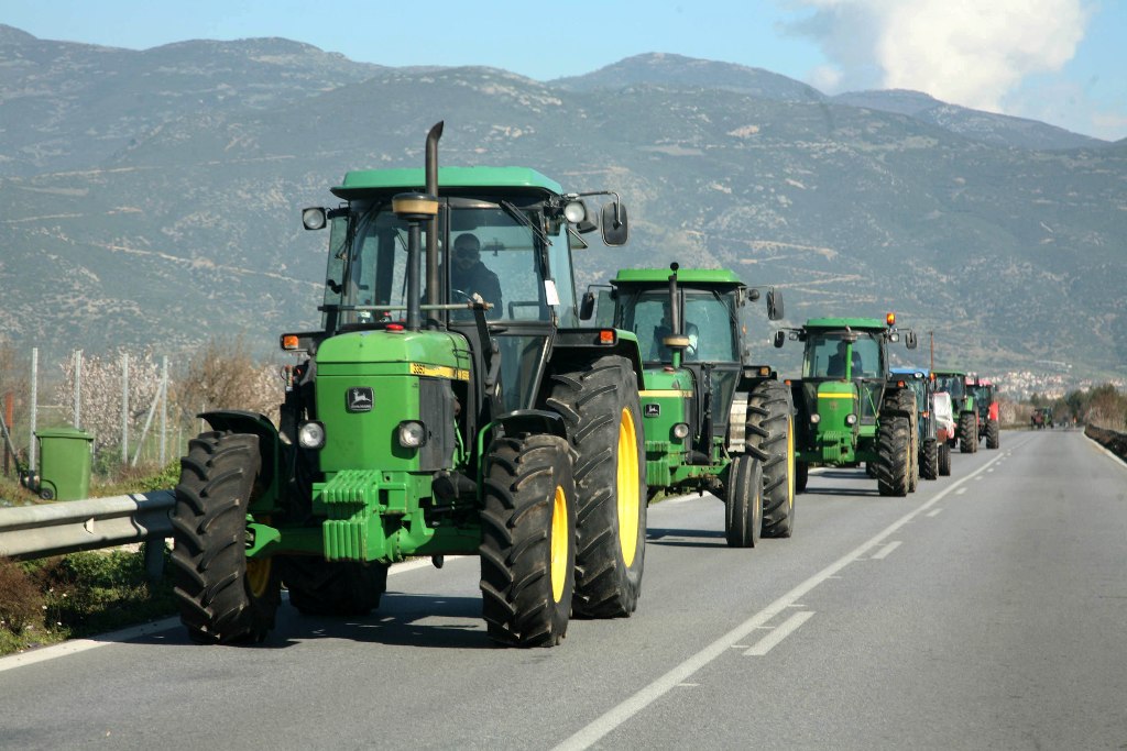 Στο στόχαστρο οι αγρότες - Αυξήσεις-σοκ στις εισφορές 625.000 ασφαλισμένων - Media