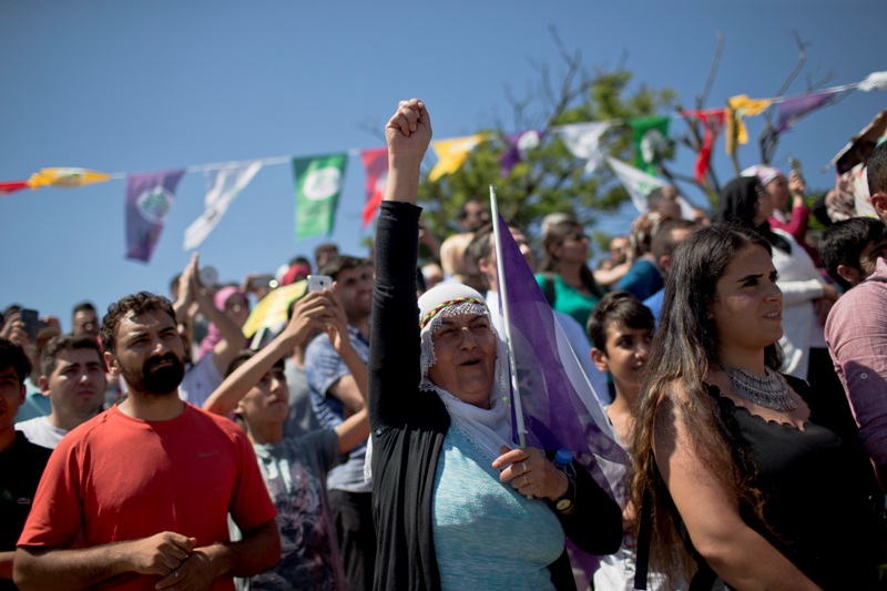 «Ούτε πραξικόπημα, ούτε δικτατορία»: Το μήνυμα της διαδήλωσης στην πλατεία Ταξίμ - Media