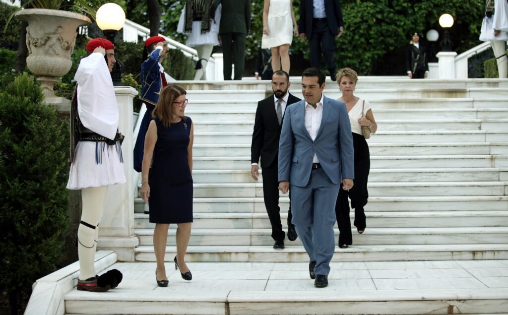 «Αντίβαρο» στη δυσαρέσκεια για τους φόρους, οι εξαγγελίες Τσίπρα για το κοινωνικό κράτος - Media