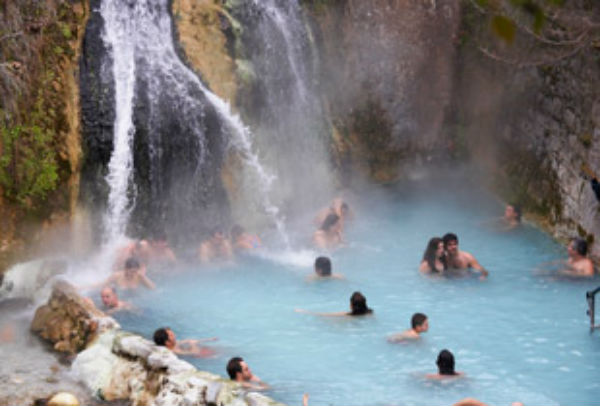 Τρεις πηγές σε Κόρινθο, Αγρίνιο και Κύθνο χαρακτηρίστηκαν ιαματικές με ΦΕΚ - Ποιες ασθένειες υποτίθεται ότι καταπολεμούν - Media