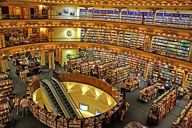 Το πιο μεγαλοπρεπές βιβλιοπωλείο του κόσμου (Photos) - Media