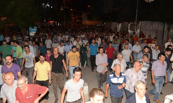 Στον δρόμο οπαδοί του Ερντογάν (Video) - Media