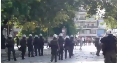 Βίντεο από επεισόδια ακροδεξιών - αστυνομικών στην Κομοτηνή - Σε συγκέντρωση μελών της μουσουλμανικής κοινότητας - Media