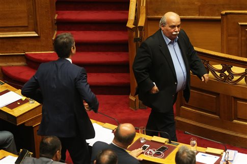 Άγρια κόντρα Βούτση-Μητσοτάκη για τις ψήφους της Χρυσής Αυγής (Video) - Media