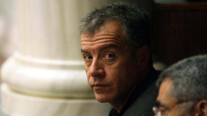 Θεοδωράκης: Ελπίζουμε να μην αντικαταστήσουμε τους “φίλους εργολάβους” με τους “κουμπάρους εργολάβους” - Media