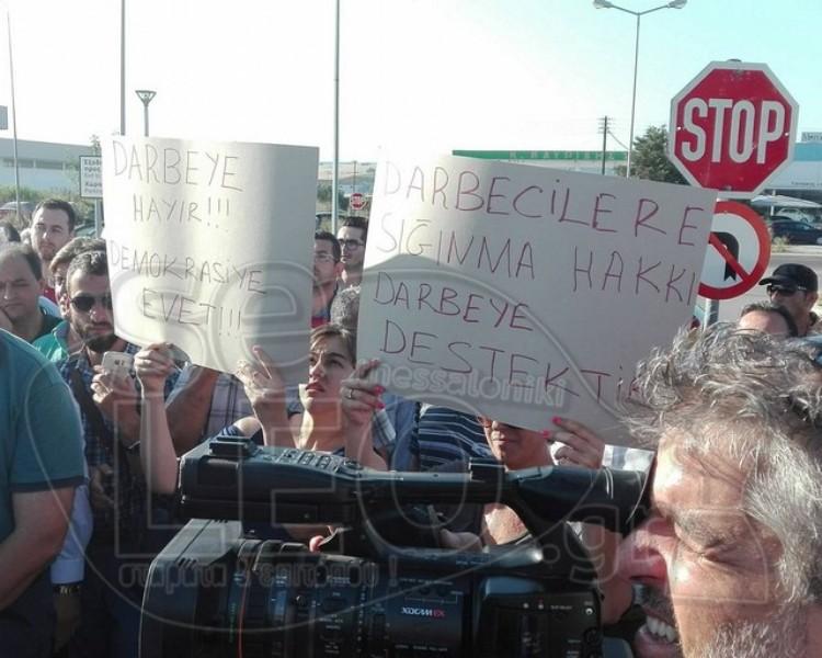 Συγκέντρωση υπέρ του Ερντογάν στην Αλεξανδρούπολη: Θέλουν να εκδοθούν οι στρατιωτικοί (Photos) - Media