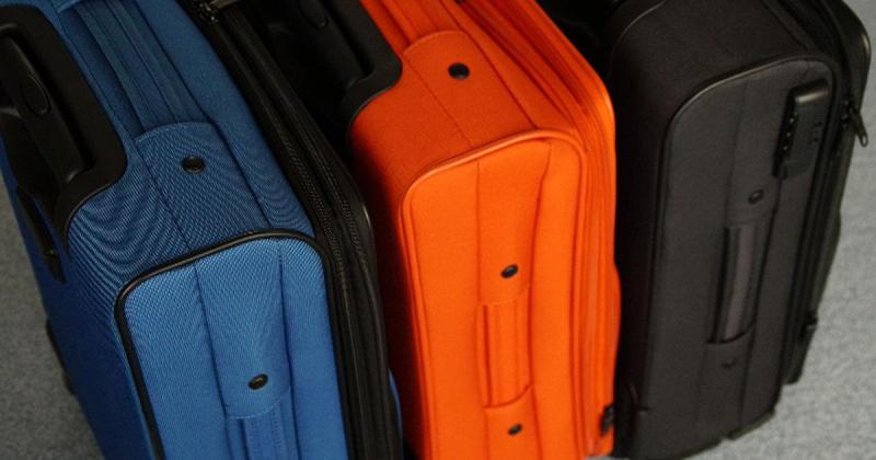 Της έχασαν τη βαλίτσα στο λιμάνι και πήρε μια ...γενναία αποζημίωση - Media