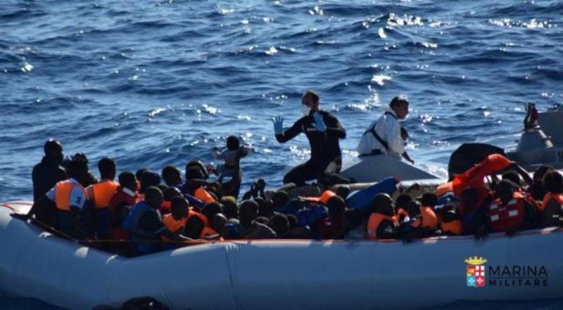 Πρόσφυγες βρέθηκαν νεκροί μέσα σε φουσκωτή βάρκα ανοικτά της Λιβύης - Media