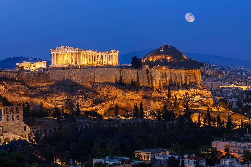 Ποια είναι τα τρία σημεία της Αθήνας που έκαναν τη Madame Figaro να τα λατρέψει;  - Media