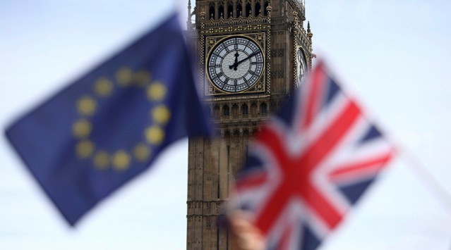 Η Μέι επιμένει στο χρονοδιάγραμμα του Brexit - «Το κοινοβούλιο είναι το θεμέλιο του Συνταγματος», λέει το δικαστήριο - Media
