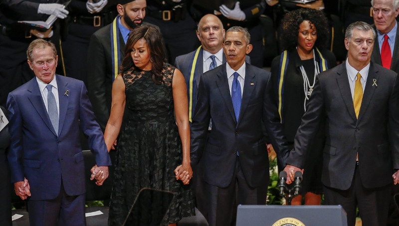 Έκκληση Ομπάμα από το Ντάλας για συμφιλίωση: Δεν είμαστε τόσο διαχωρισμένοι όσο φαίνεται (Video-Photos) - Media