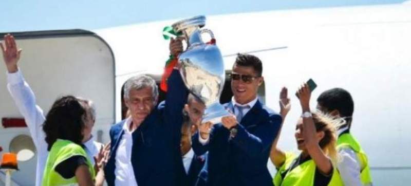 Επιστροφή των πρωταθλητών στη Λισαβόνα: Με το κύπελλο στα χέρια Σάντος και Ρονάλντο (Video) - Media