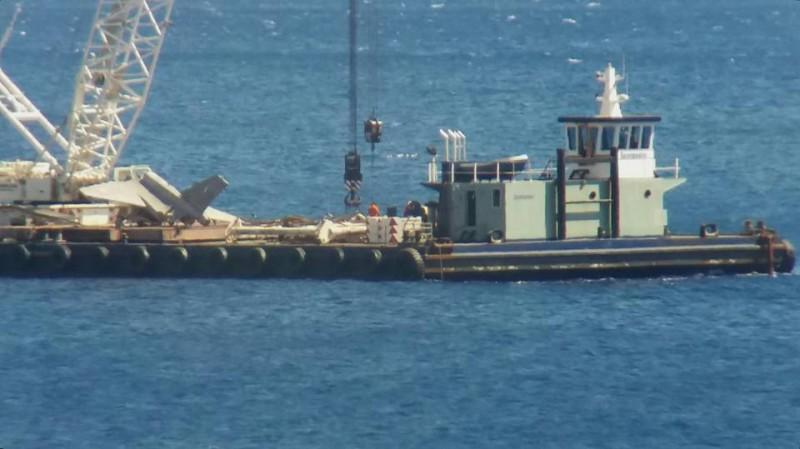 Φωτογραφίες από το F-16 που κατέπεσε στη Γαύδο - Media