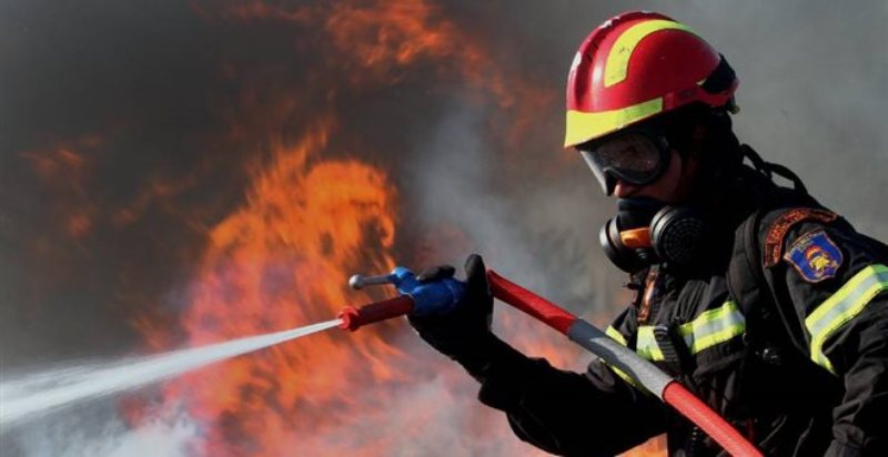 Αχαΐα: Μάχη με τις φλόγες στην περιοχή Κάλφα  - Media