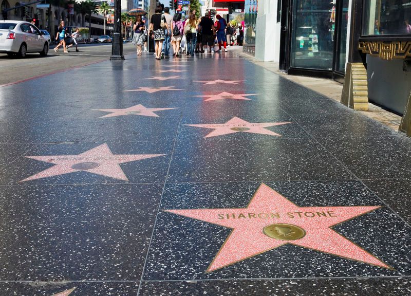 Τα νέα αστέρια στη Hollywood Boulevard - Ποιοι πασίγνωστοι ηθοποιοί τιμήθηκαν - Media