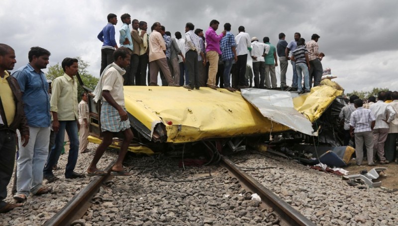 Τραγωδία στην Ινδία - Επτά νεκρά παιδιά από σύγκρουση σχολικού με τρένο - Media