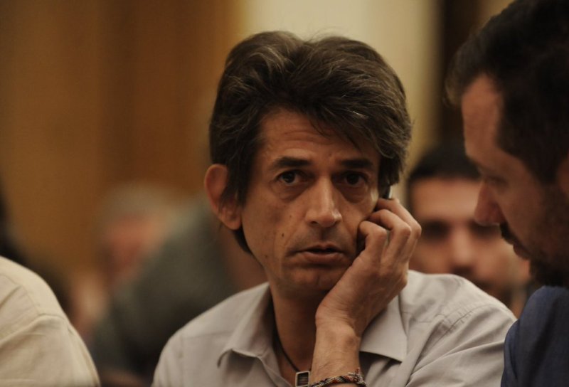 Ο Καρανίκας αποθεώνει τον Τσίπρα για το νομοσχέδιο σχετικά με την αλλαγή φύλου - Media