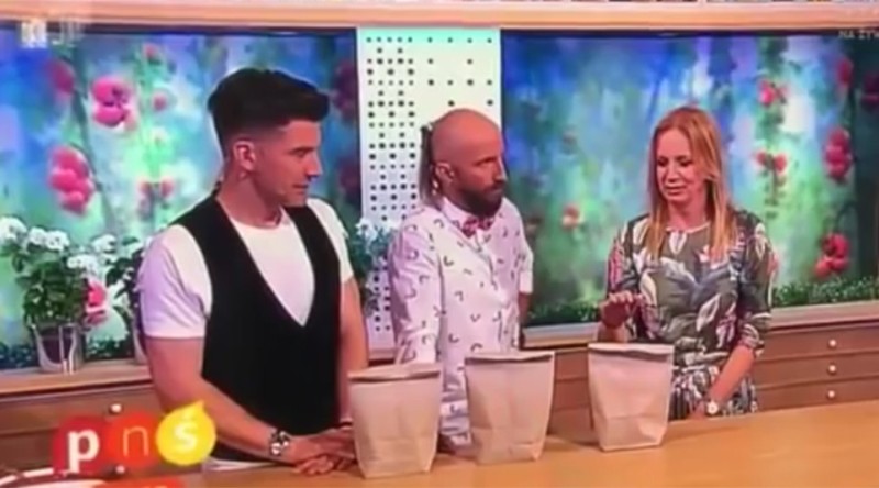 Απέτυχε το μαγικό «τρικ»: Τεράστιο καρφί διαπερνά το χέρι παρουσιάστριας (Video) - Media