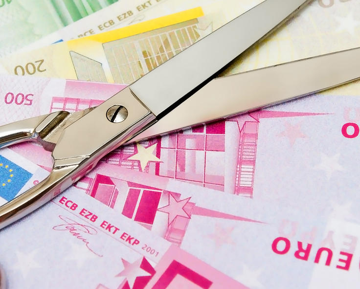 Τα «ψιλά γράμματα» του μνημονίου - Ο «κόφτης» και οι ρήτρες για προσφυγικό και ληξιπρόθεσμες οφειλές - Media