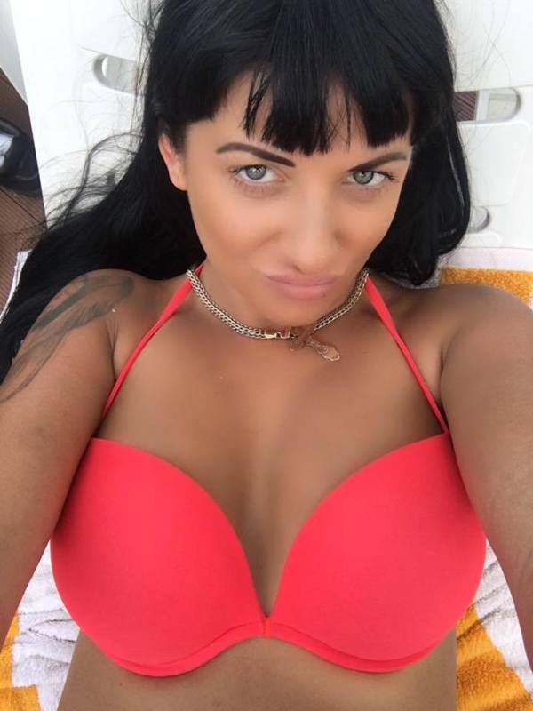 Που βρήκε δουλειά η αστυνομικός που απολύθηκε για τον sexy χορό που ανέβασε στο facebook  - Media